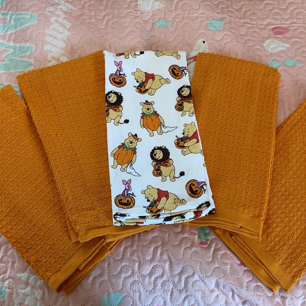 Winnie the Pooh Halloween Towels